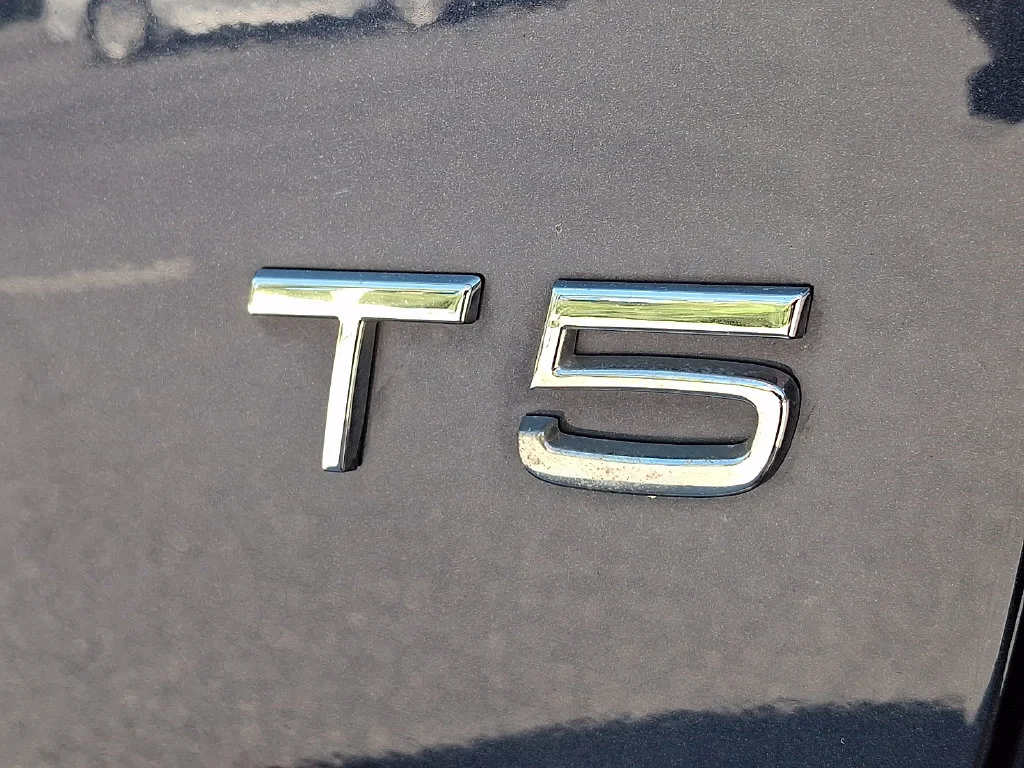 Used 2015 Blue Volvo T5 Premier image 29