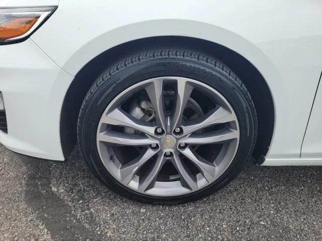 Used 2022 White Chevrolet LT image 35