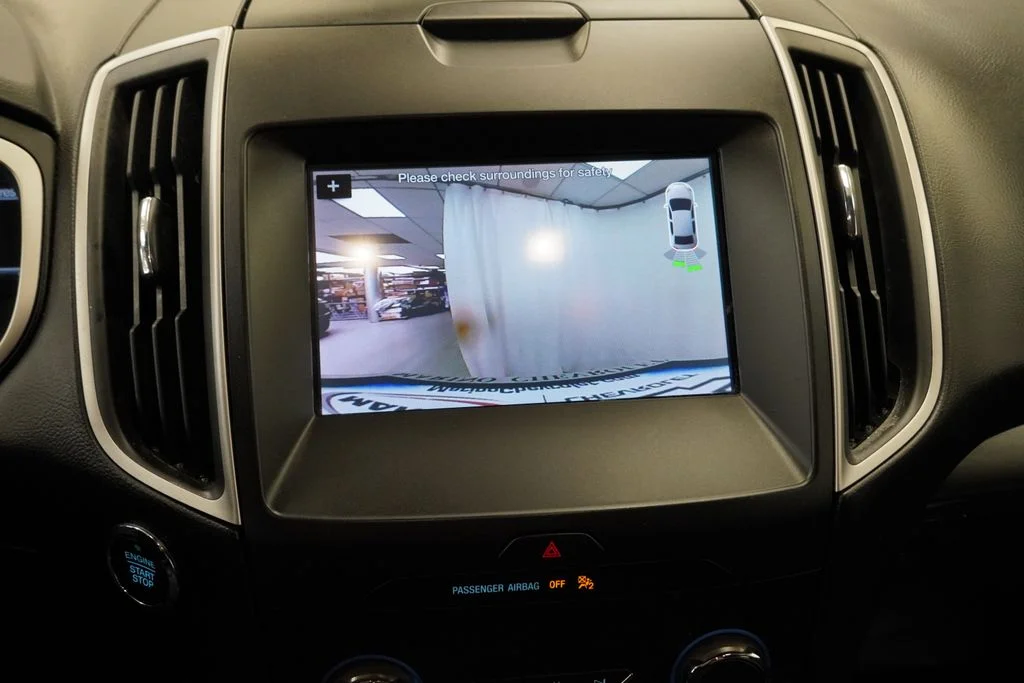 Used 2019 Gray Ford SEL image 17