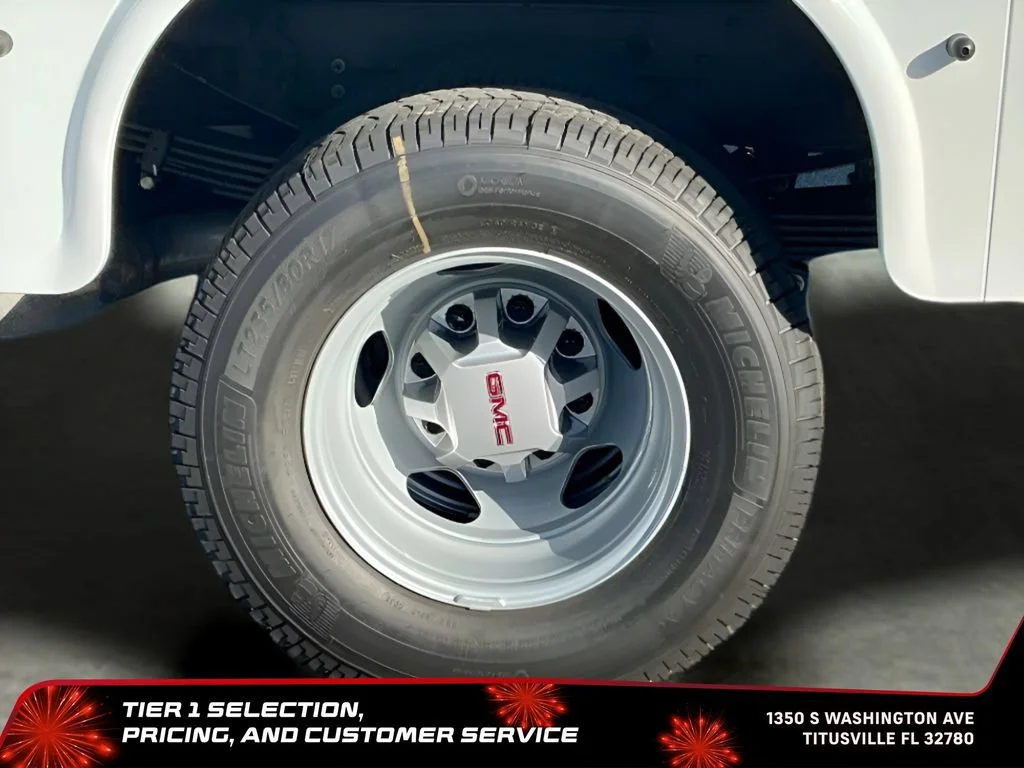New 2026 Summit White GMC Pro image 41