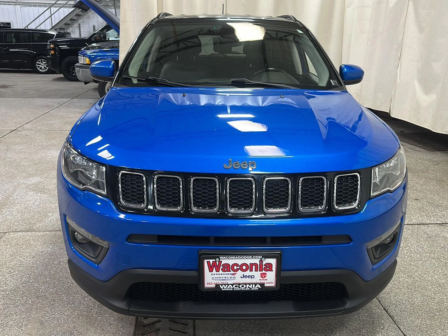 Used 2018 Laser Blue Pearlcoat Jeep Latitude image 8
