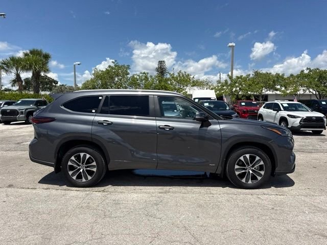 2025 Toyota Highlander XLE - Photo 14