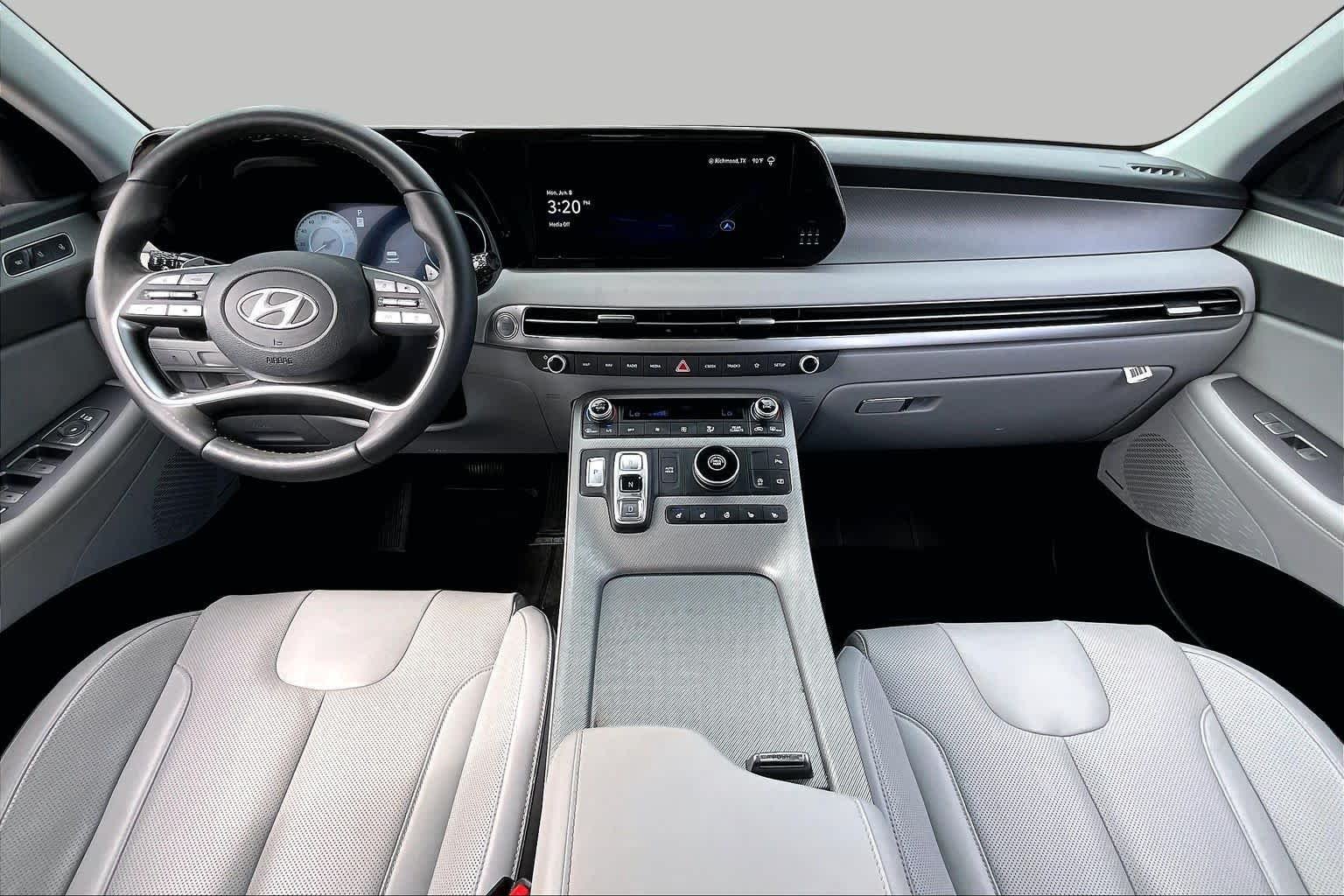 Used 2024 Moonlight Cloud Hyundai SEL 8P image 15