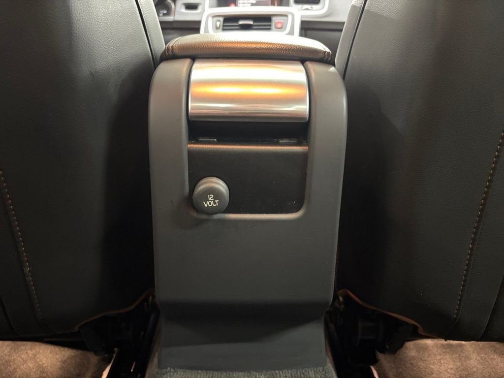 Used 2017 Onyx Black Metallic Volvo T5 image 31