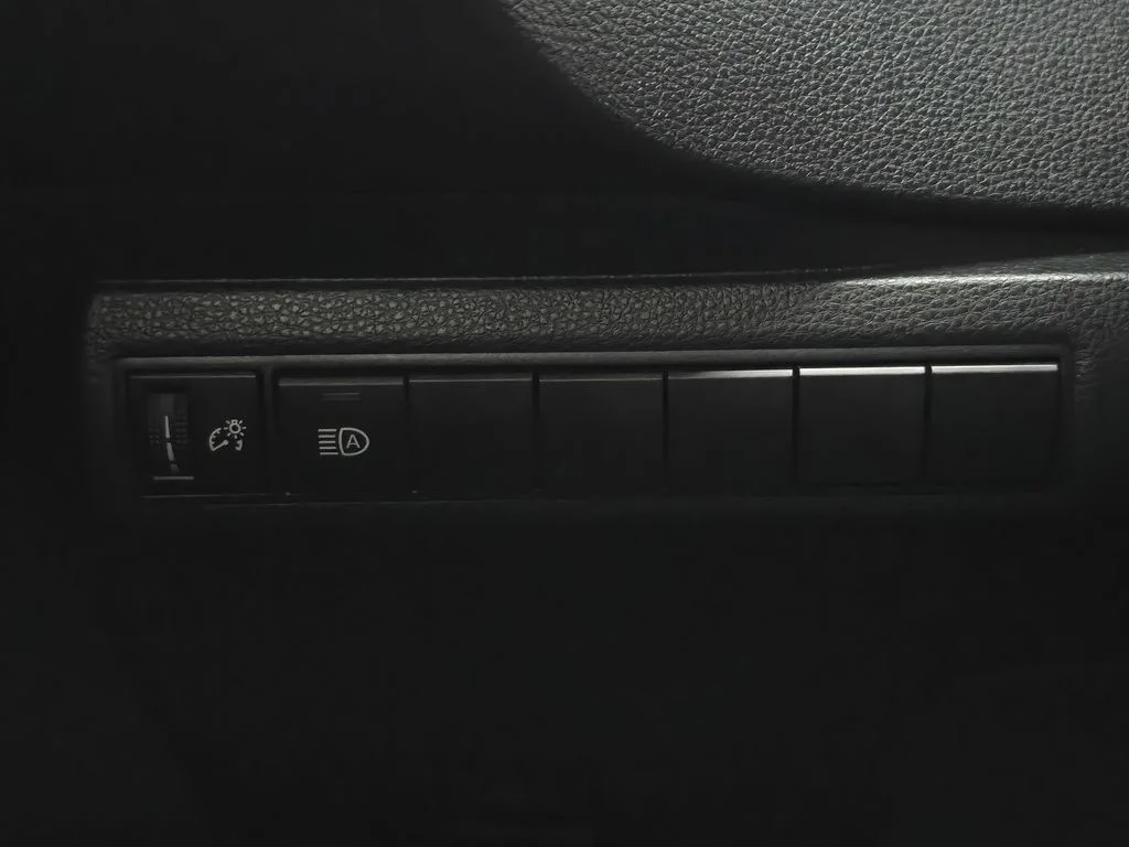 2021 Toyota Corolla SE - Photo 21