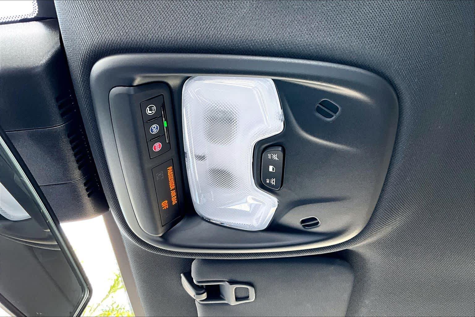 Used 2025 Summit White GMC 2WD Elevation image 32