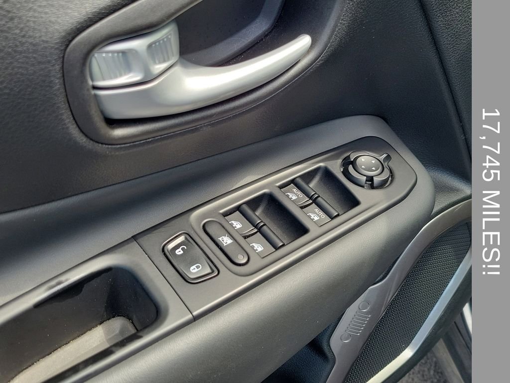 Used 2023 Gray Jeep Latitude image 17
