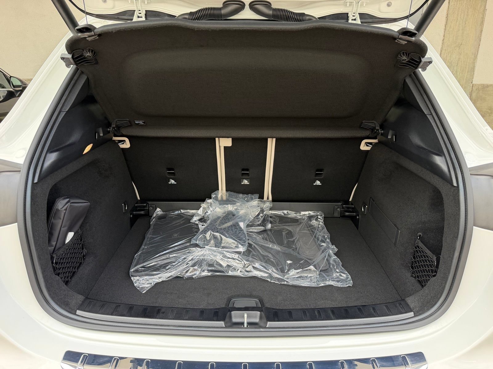 New 2026 Polar White Mercedes-Benz GLA 250 image 43