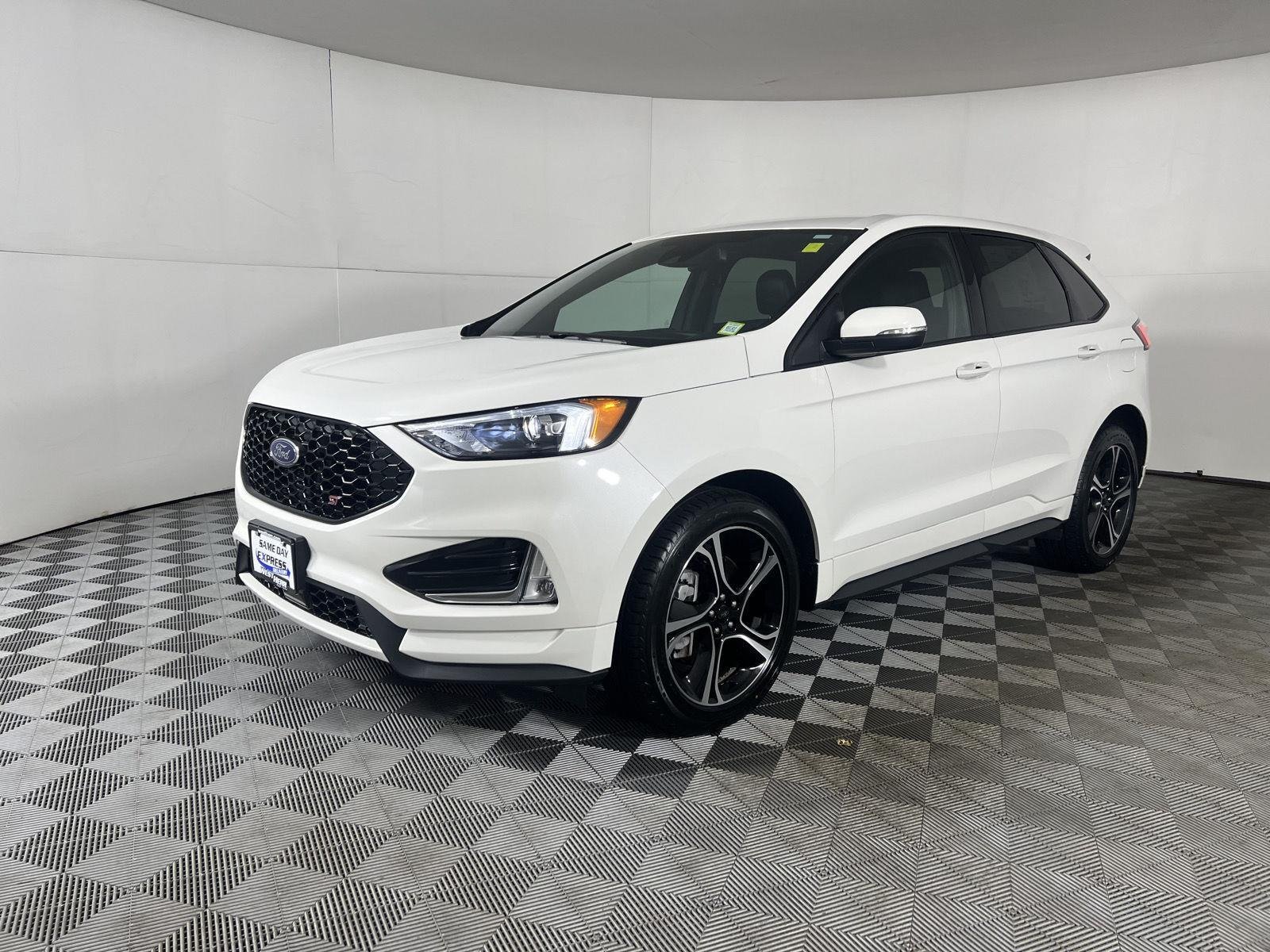 Used 2023 Star White Metallic Tri-Coat Ford ST image 28