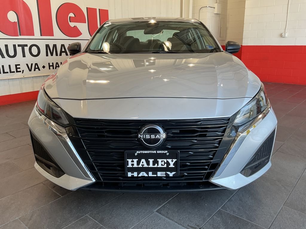 Used 2024 Silver Nissan 2.5 SV image 31