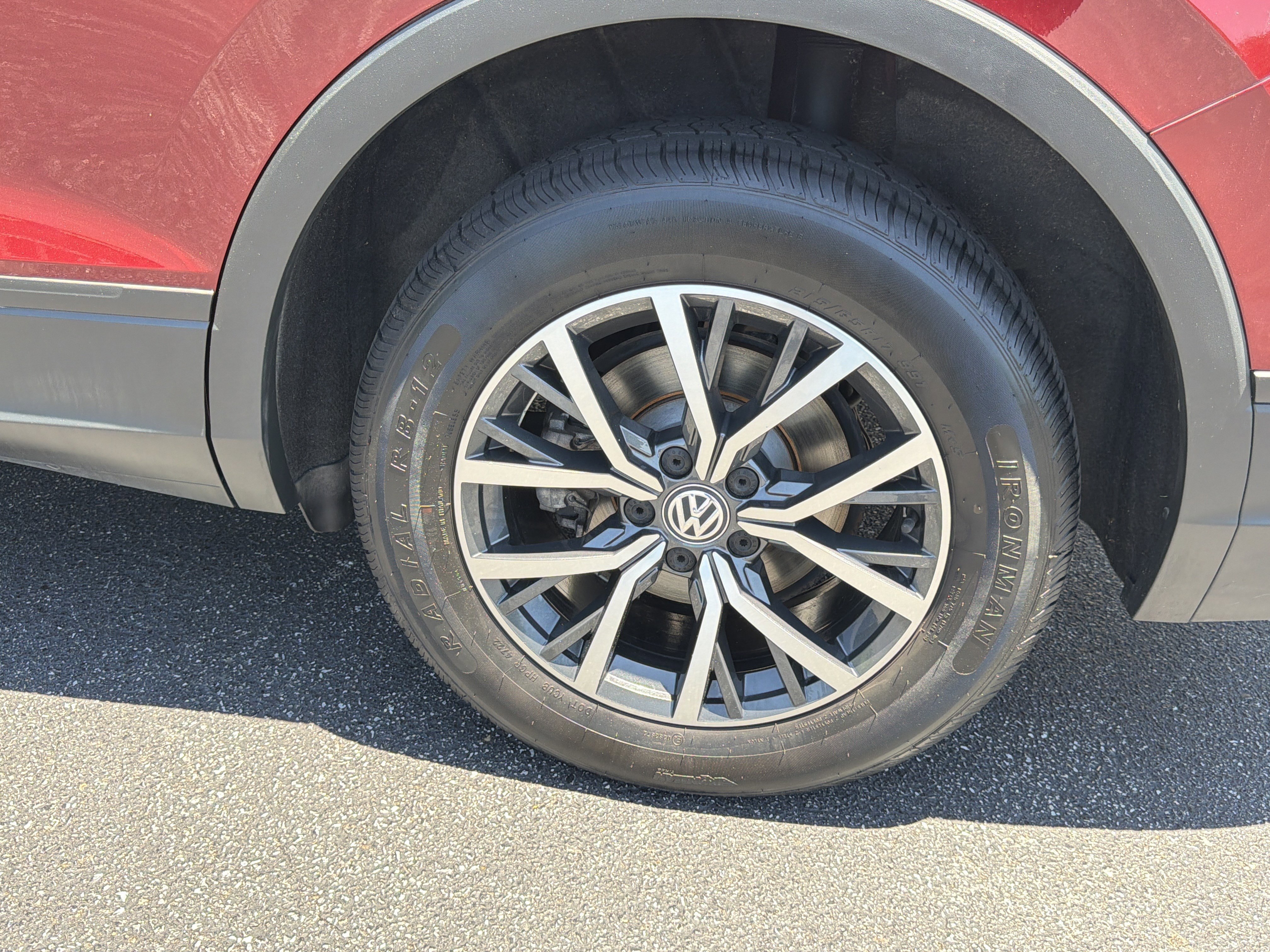 Used 2019  Volkswagen SE image 20