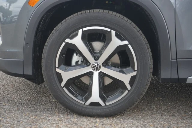 New 2026 Platinum Gray Metallic Volkswagen SE image 15
