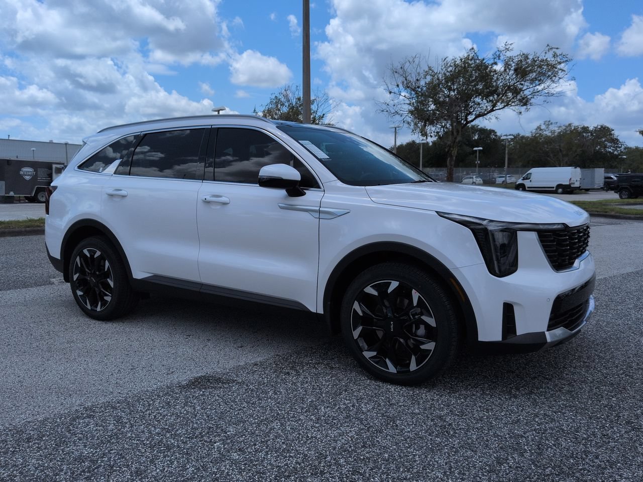 New 2026 Glacial White Pearl Kia EX image 2