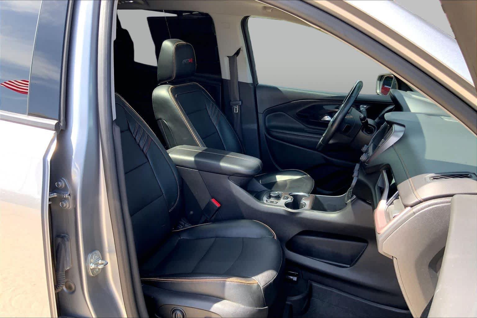 Used 2024 Sterling Metallic GMC AT4 image 9