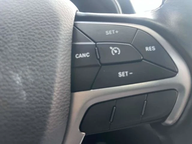 Used 2020 White Jeep Altitude image 26