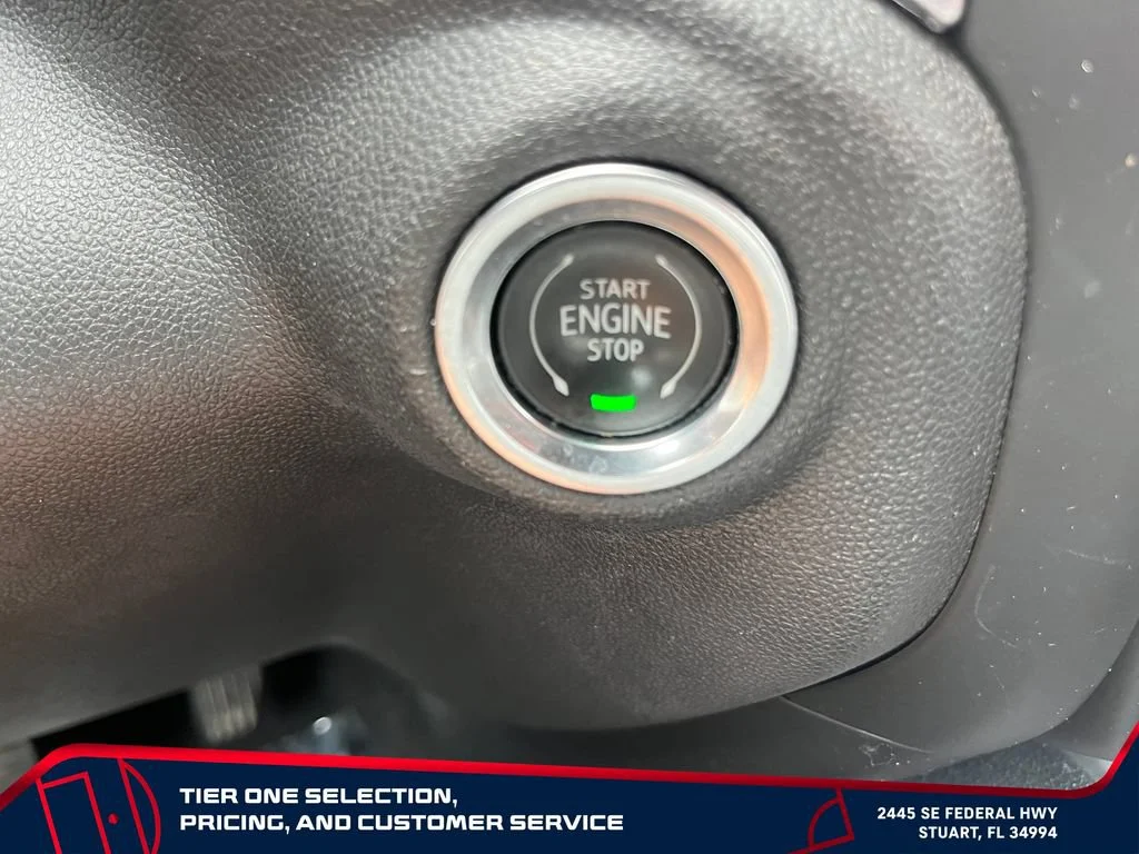 Used 2020 ONYX BLACK GMC SLT image 23