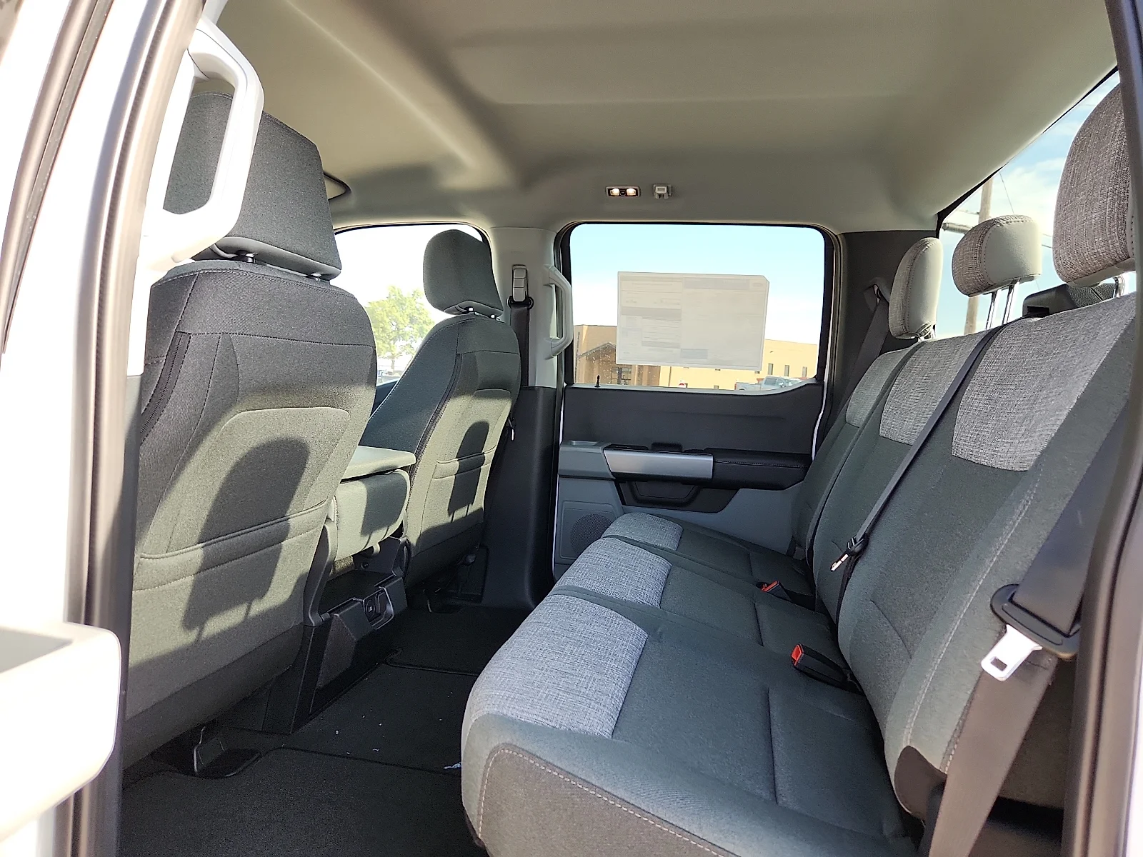 New 2027 Oxford White Ford XLT image 18