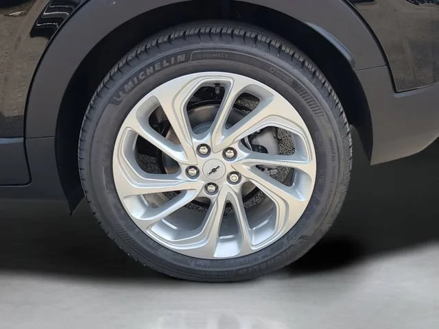 New 2027 Mosaic Black Metallic Chevrolet LT image 30