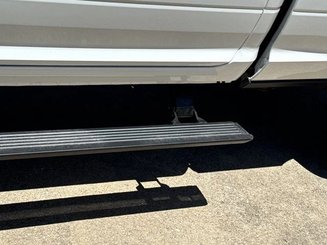 New 2026 Bright White Clear-Coat Exterior Paint RAM Laramie image 15