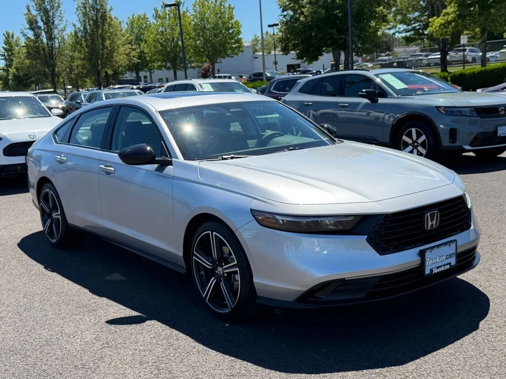 New 2026 Solar Silver Metallic Honda SE image 2