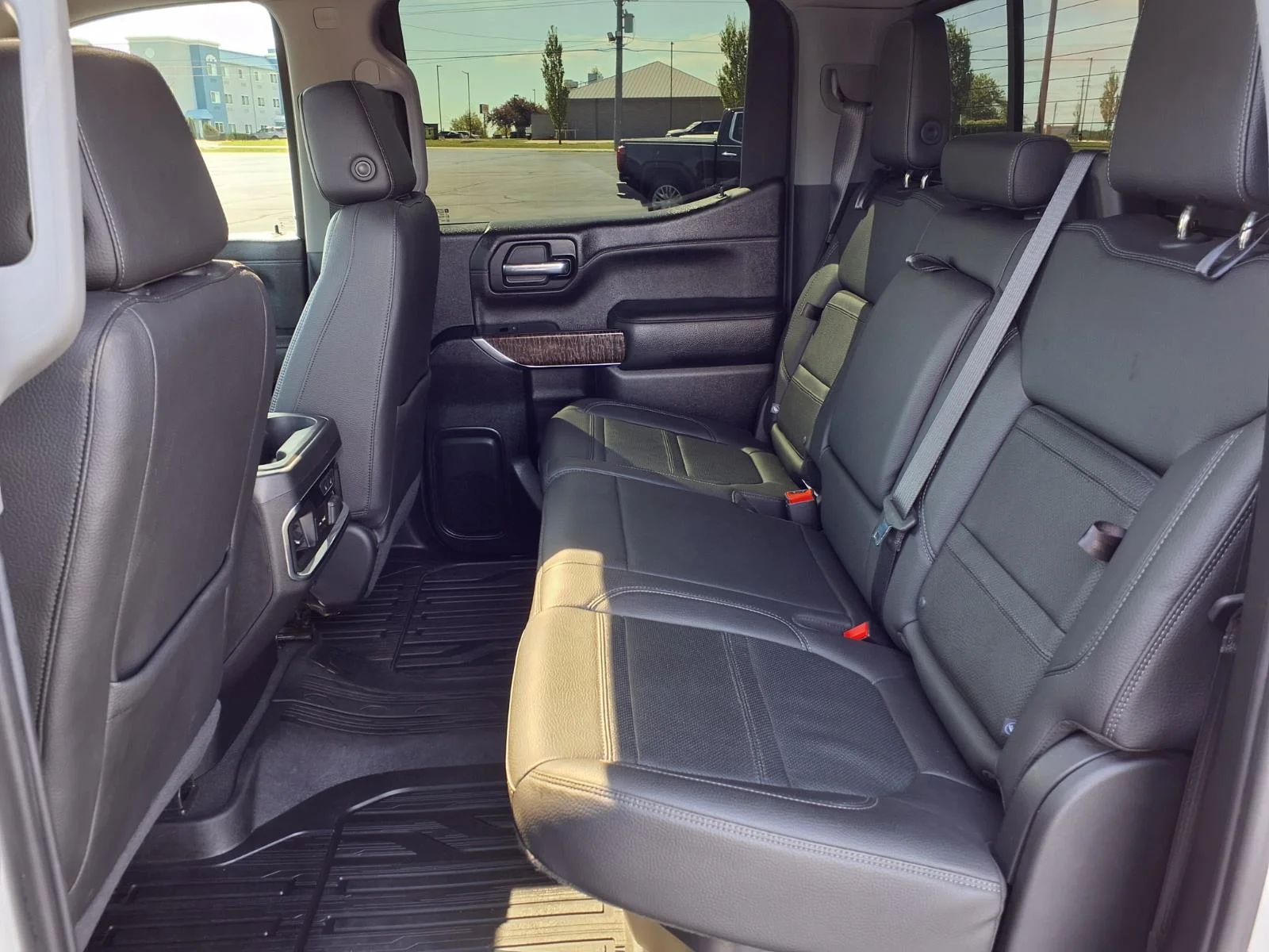 Used 2019 White GMC Denali image 24