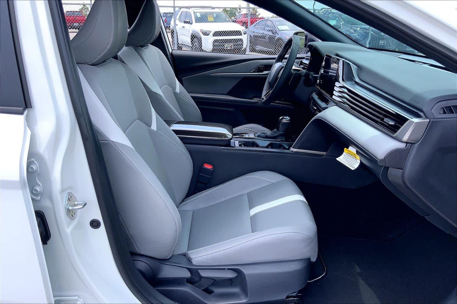Used 2025 Ice Cap Toyota SE image 9
