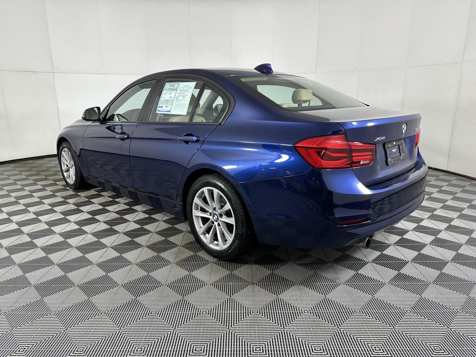 Used 2018 Mediterranean Blue Metallic BMW 320i xDrive image 22