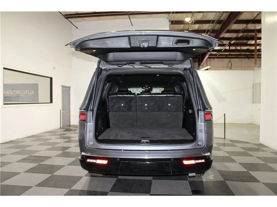 Used 2024 Baltic Gray Metallic Clearcoat Jeep Series II image 20