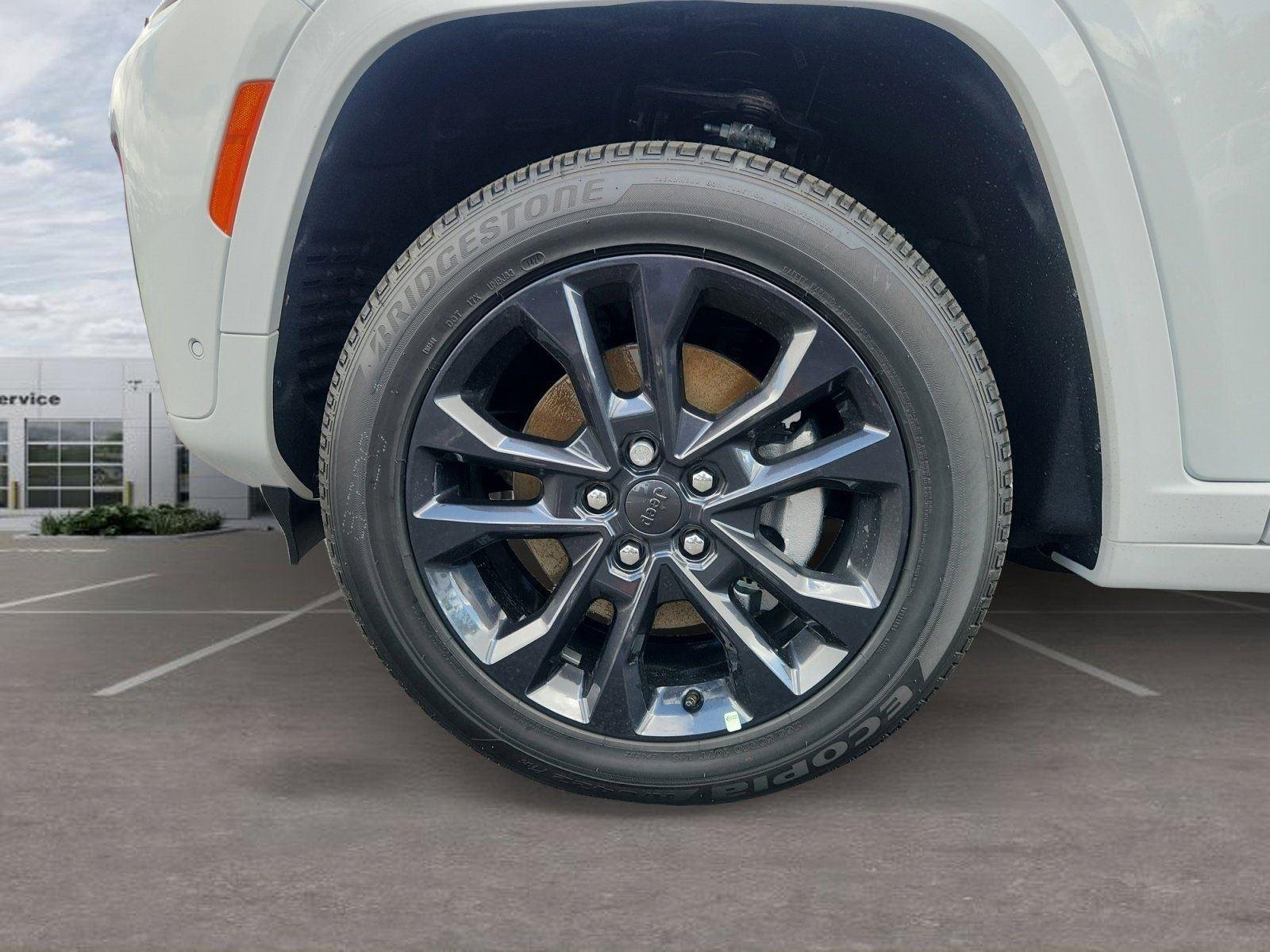 New 2026 Bright White Clear-Coat Exterior Paint Jeep Limited Reserve image 10