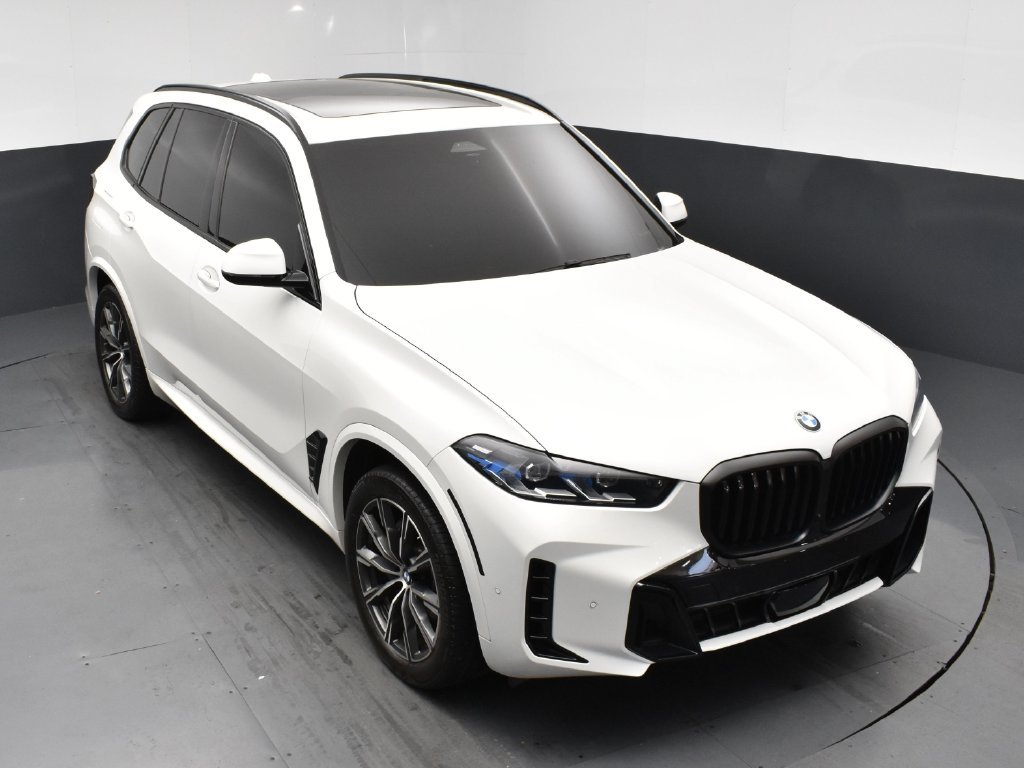 Used 2024 White BMW xDrive40i image 18