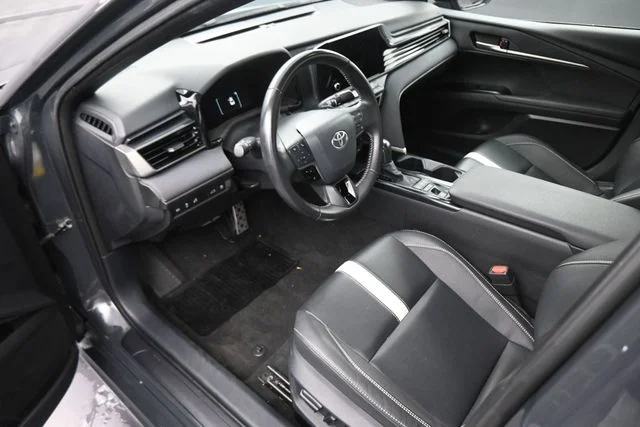 Used 2025  Toyota SE image 21