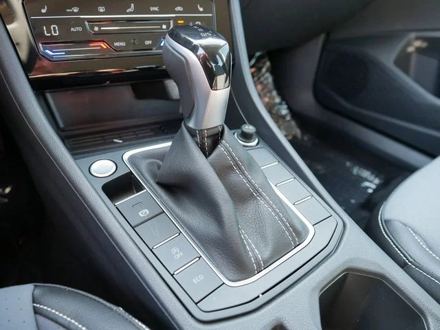 2025 Volkswagen Jetta SE - Photo 11
