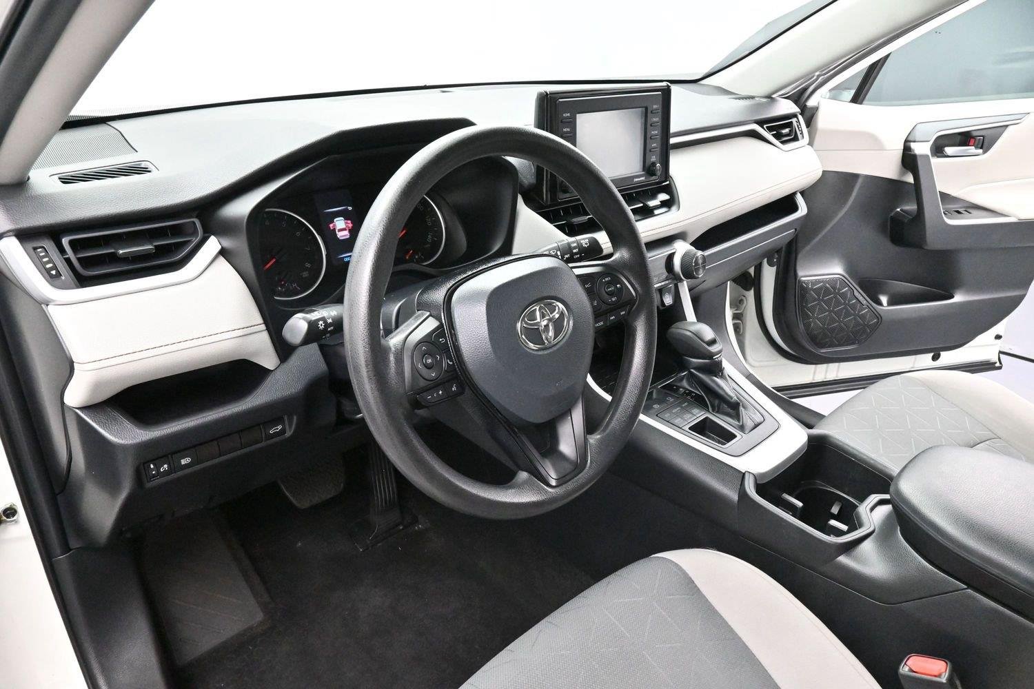 Used 2022 White Toyota XLE image 16