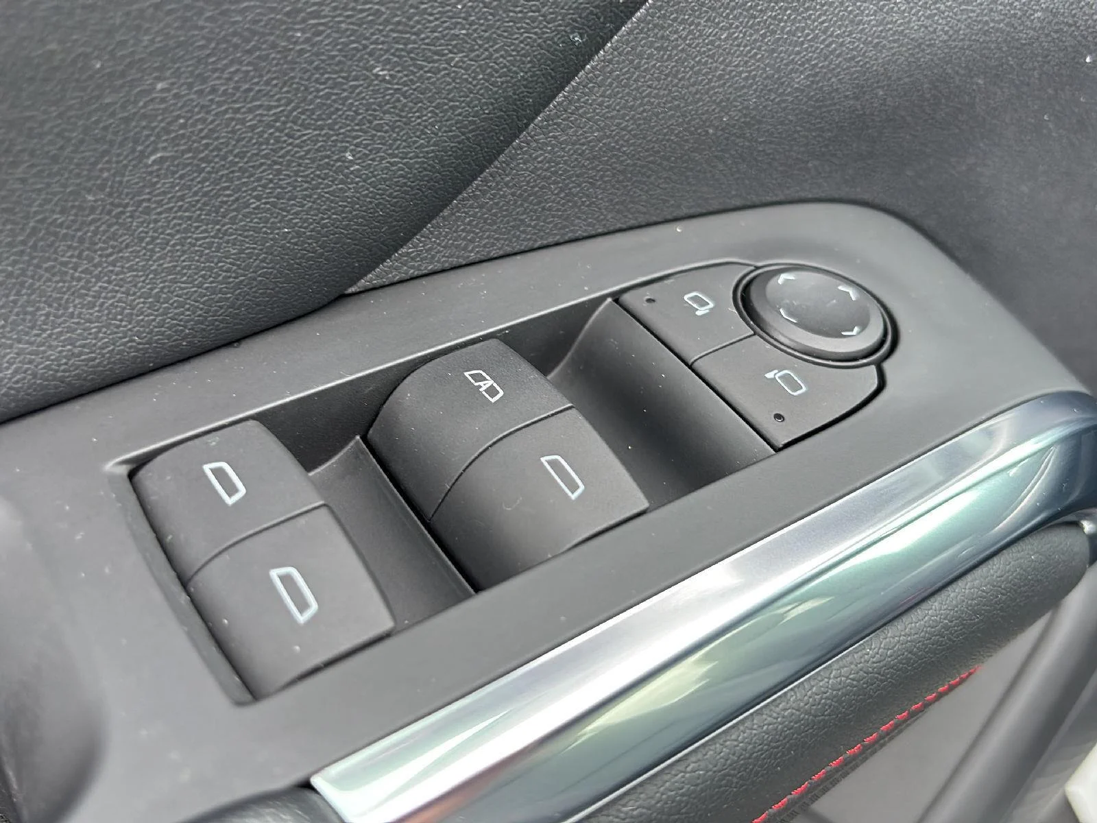 Used 2024 Summit White Chevrolet Z71 image 16
