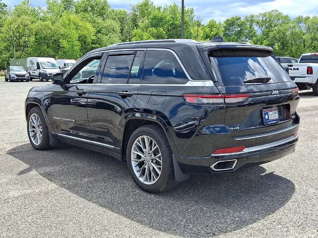 Used 2023 Diamond Black Crystal Pearlcoat Jeep Summit Reserve image 8
