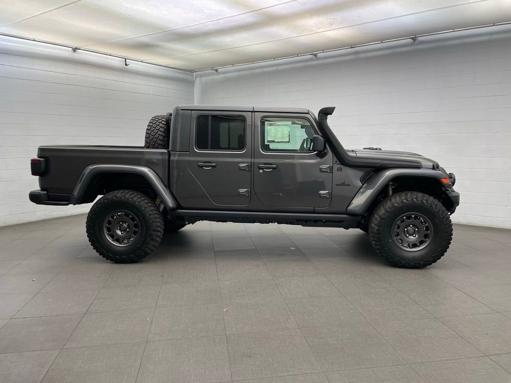 New 2026 Granite Crystal Metallic Clear-Coat Exterior Paint Jeep Rubicon X AEV JT370 image 3