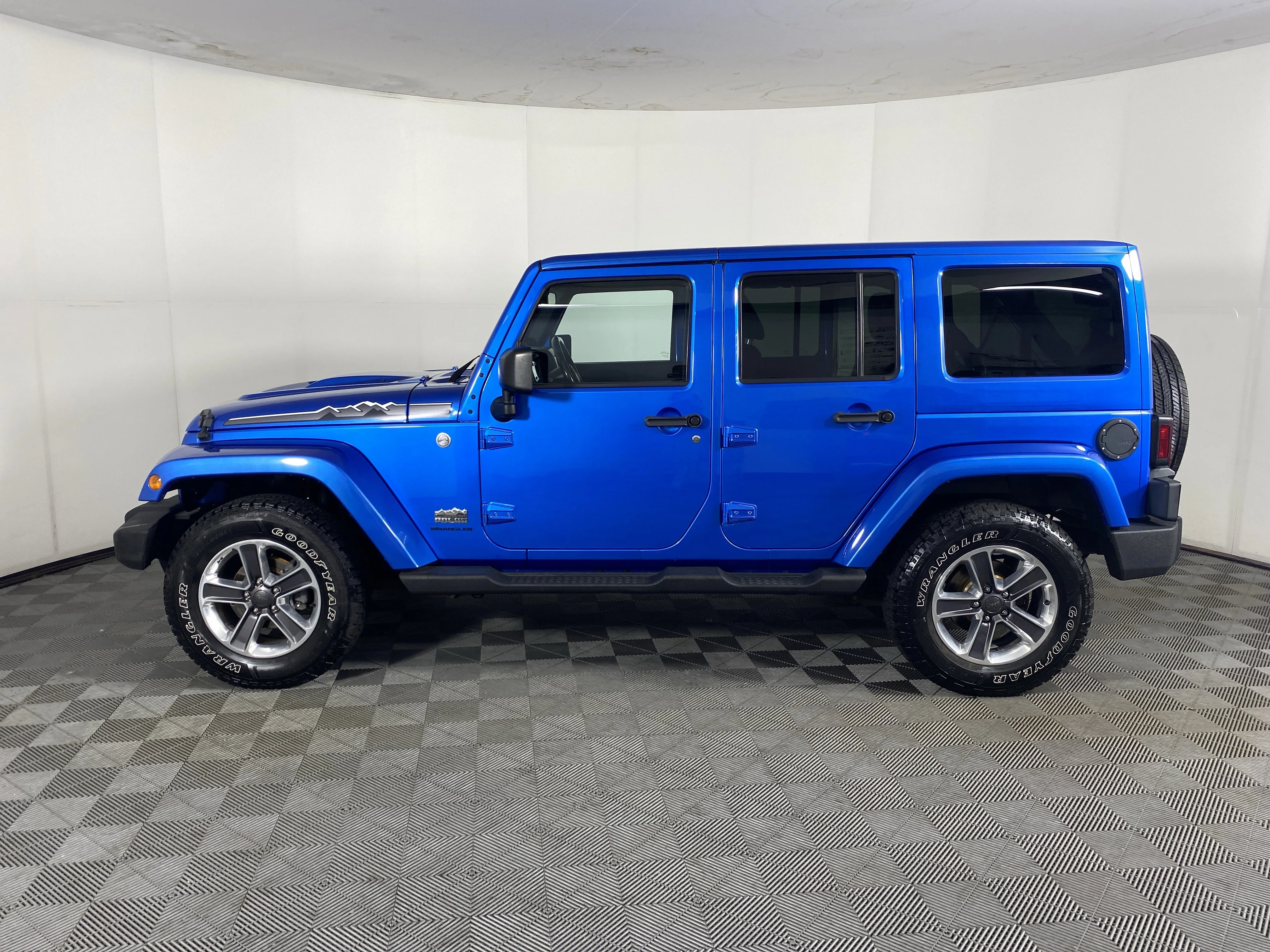 Used 2014 Hydro Blue Pearl Coat Jeep Polar Edition image 9