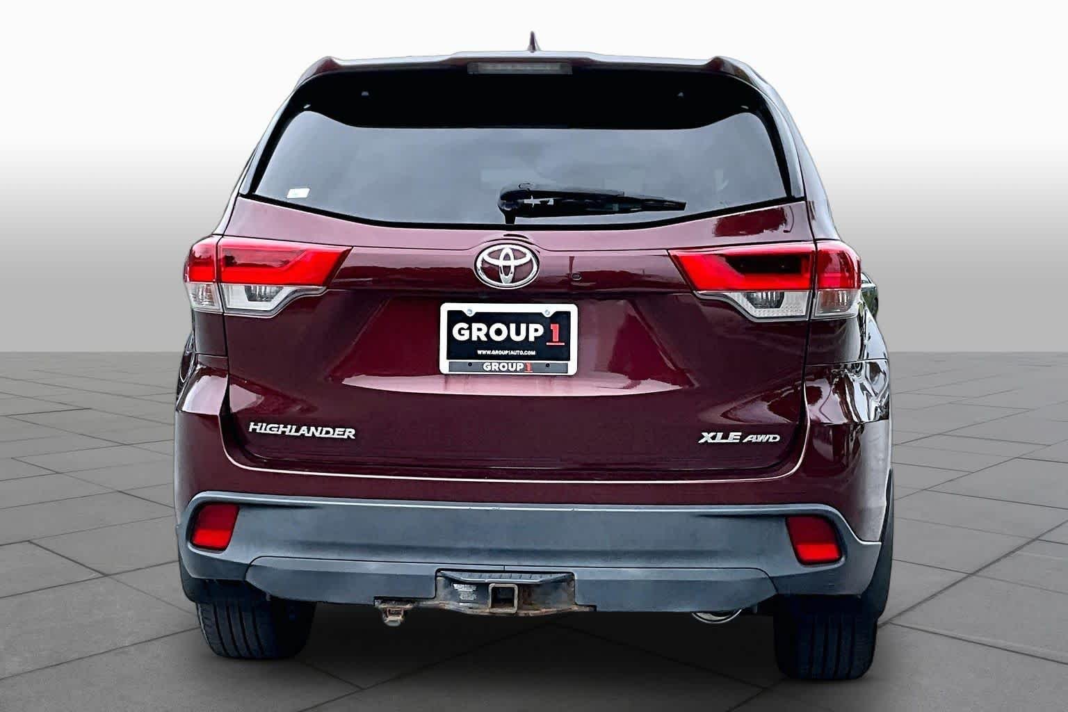 Used 2019 Ooh La La Rouge Mica Toyota XLE image 5