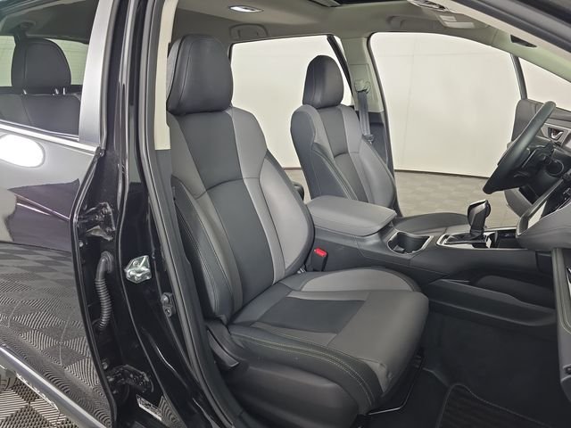 Used 2025 Black Subaru Onyx Edition image 30