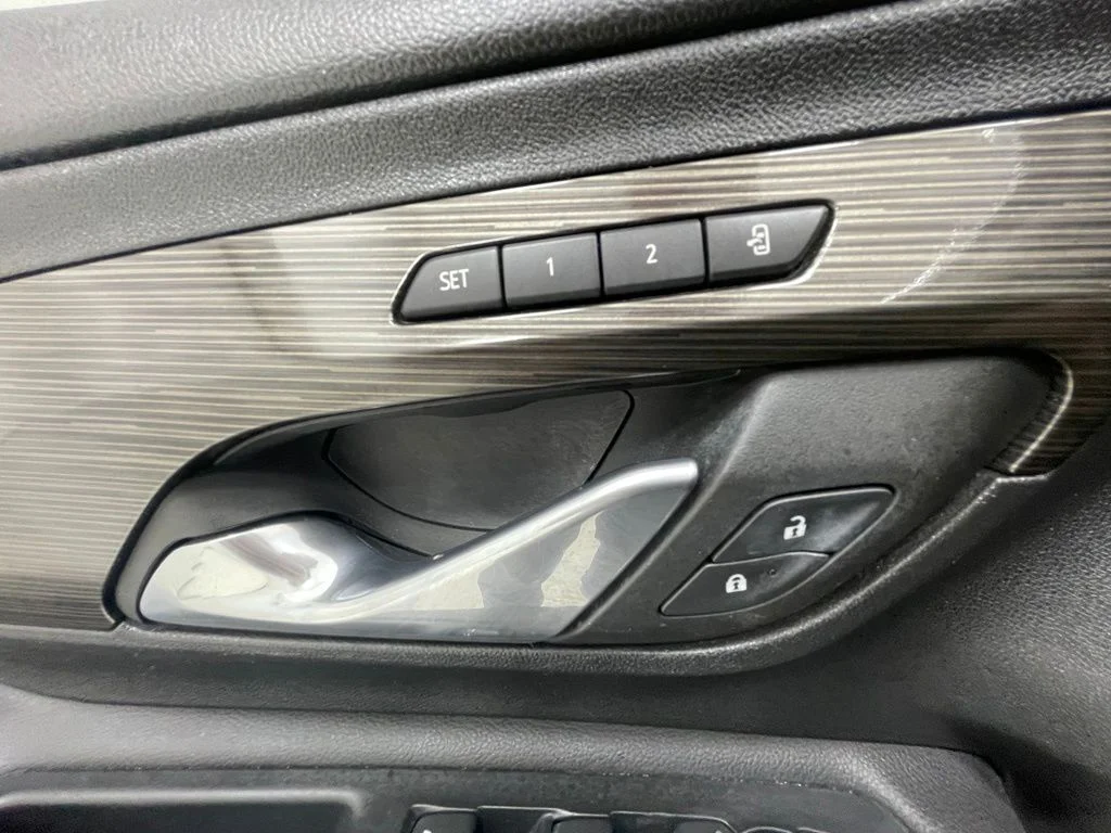 Used 2022 White GMC SLT image 14