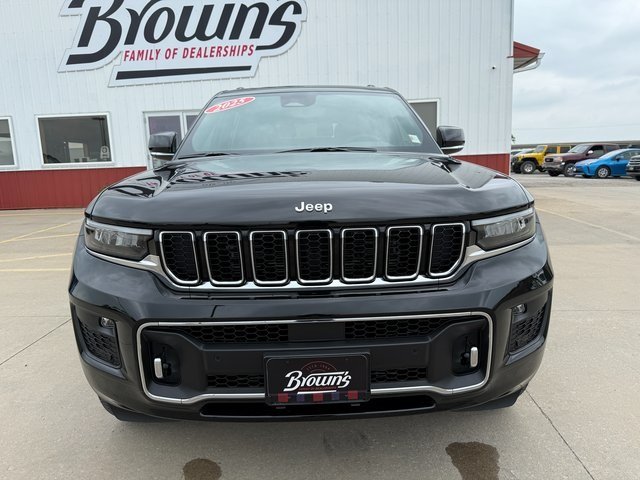 2025 Jeep Grand Cherokee Overland photo 2