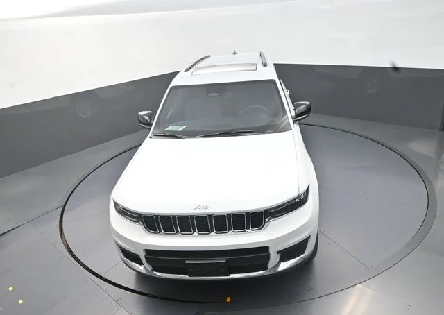 New 2026 Bright White Clear-Coat Exterior Paint Jeep Laredo X image 12