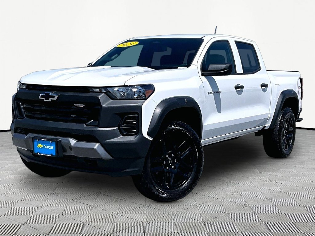 Used 2024 Summit White Chevrolet Trail Boss image 3