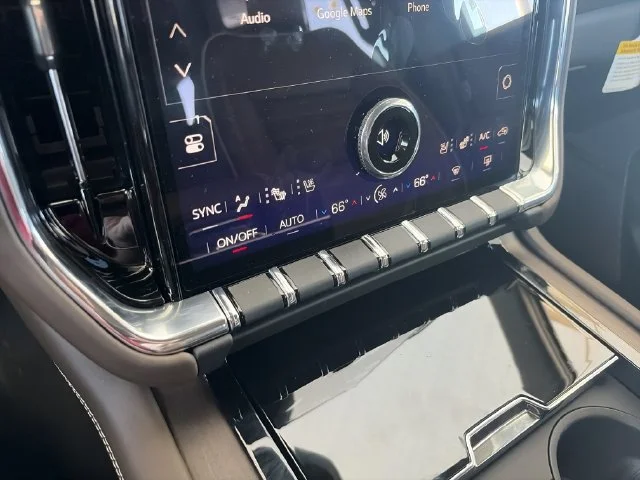 New 2027 White GMC Denali Ultimate image 27
