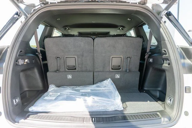New 2026 Bright White Clear-Coat Exterior Paint Jeep Laredo image 9
