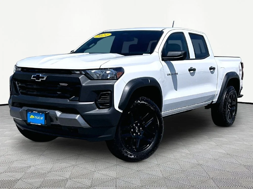 Used 2024 Summit White Chevrolet Trail Boss image 3