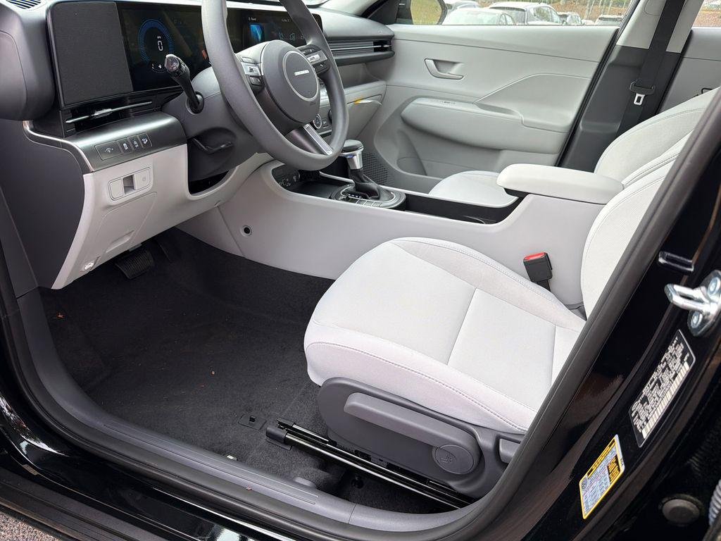 New 2026 Black Hyundai SE FWD image 9