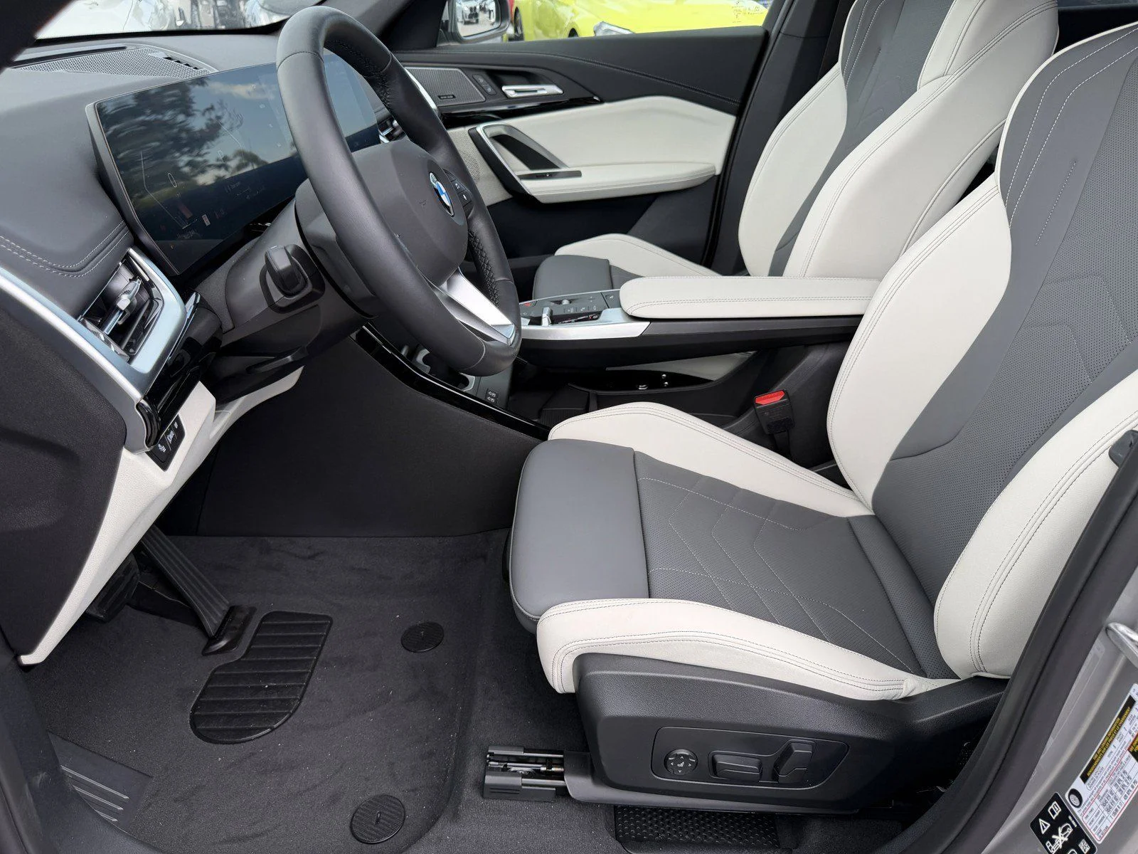 New 2026 Space Silver Metallic BMW xDrive28i image 22