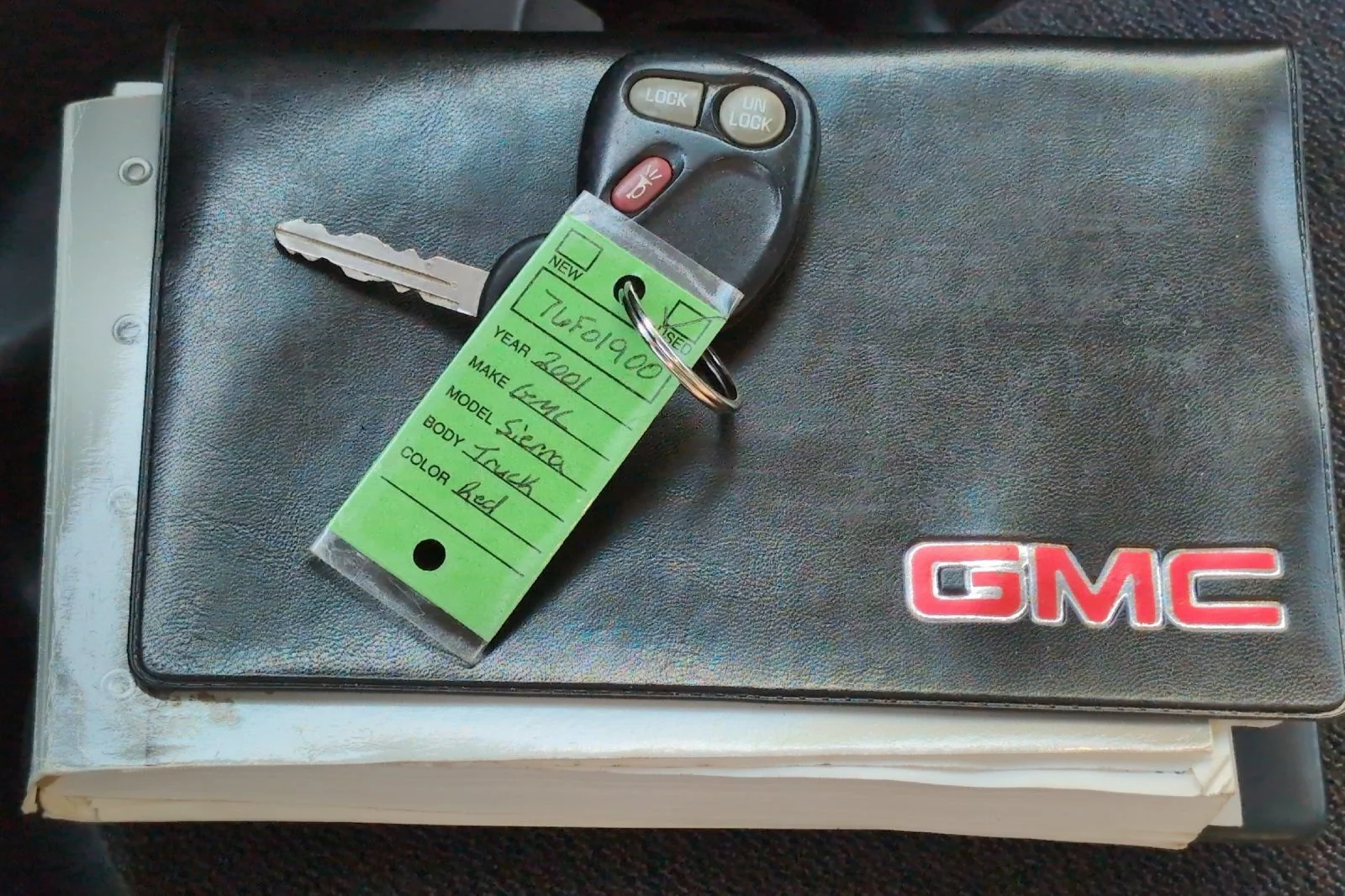 Used 2001 Fire Red GMC SLE image 9