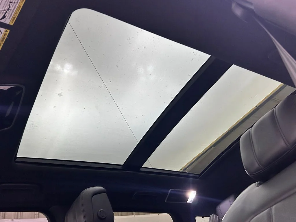 Used 2020 Blue Land Rover HSE Dynamic image 23